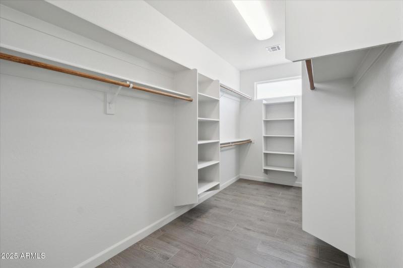 1,658 Master Closet - 192