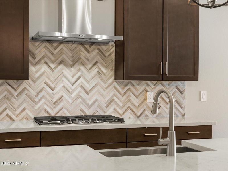 Gas Cooktop and Full Backsplash!