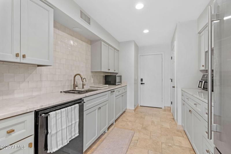 19-web-or-mls-6205-n-29th-pl