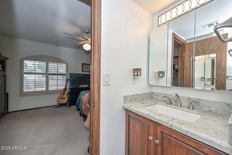 5th Bedroom-Ensuite2