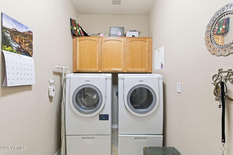 24-web-or-mls-1535 E Melrose Drive-24