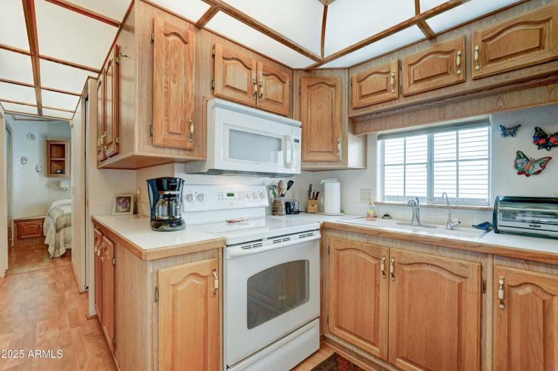 Kitchen_many cabinets