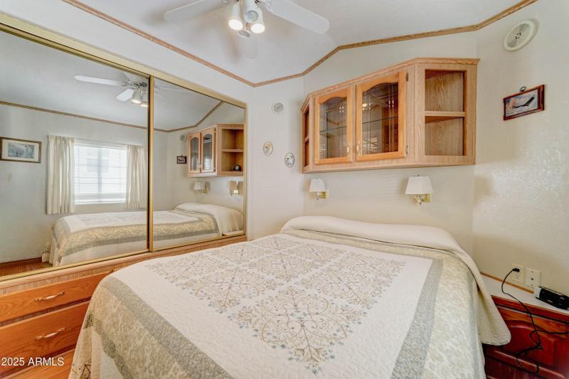 Large closets and extra drawer space