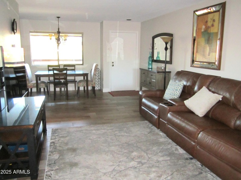 7 407 VIEW TO DINING & ENTRY