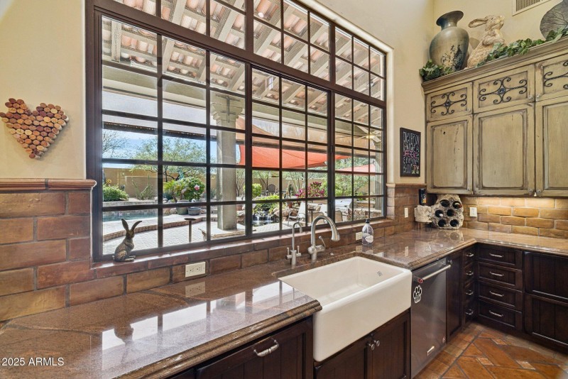 16-web-or-mls-35444-n-48th-st