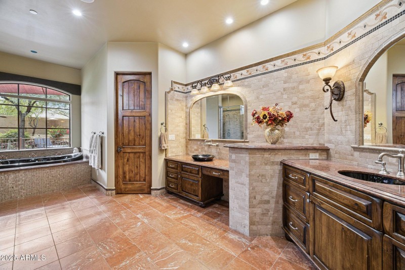 36-web-or-mls-35444-n-48th-st