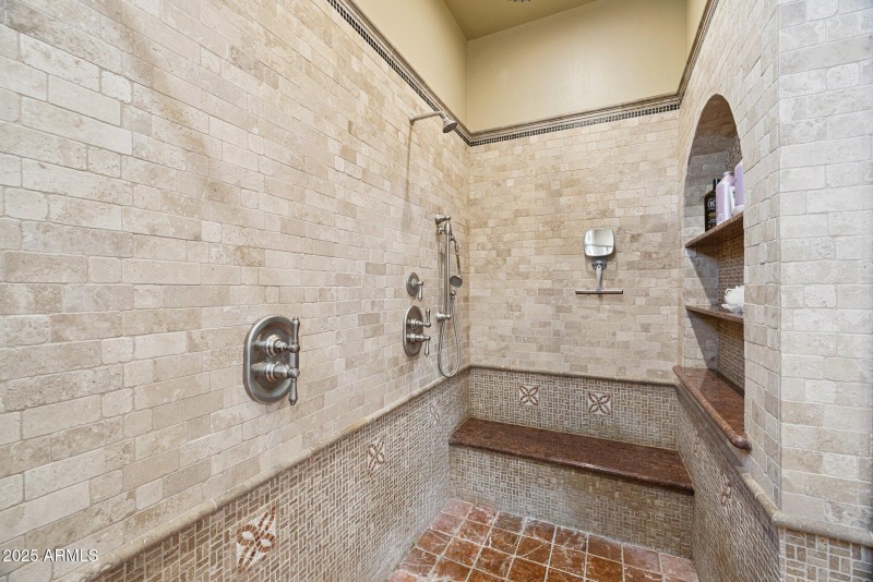 39-web-or-mls-35444-n-48th-st