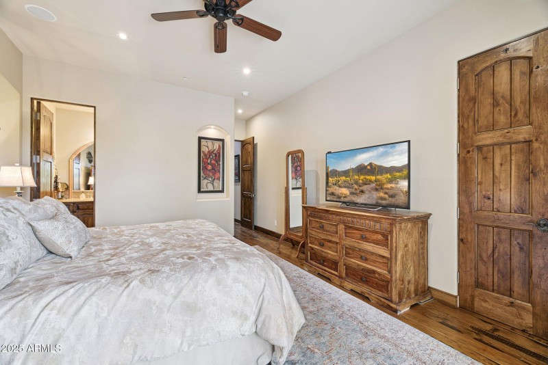 43-web-or-mls-35444-n-48th-st