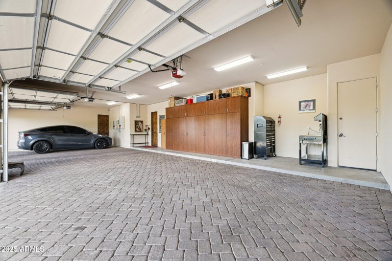 54-web-or-mls-35444-n-48th-st