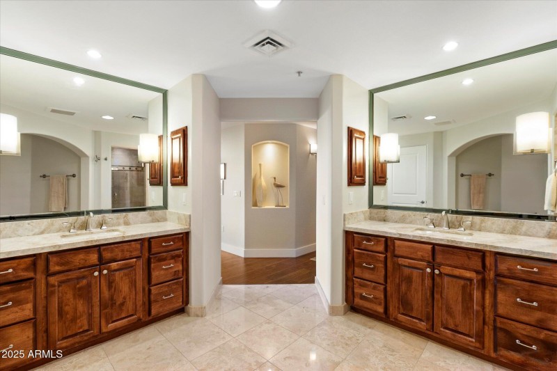 Dual Vanities & Upgraded Lighting