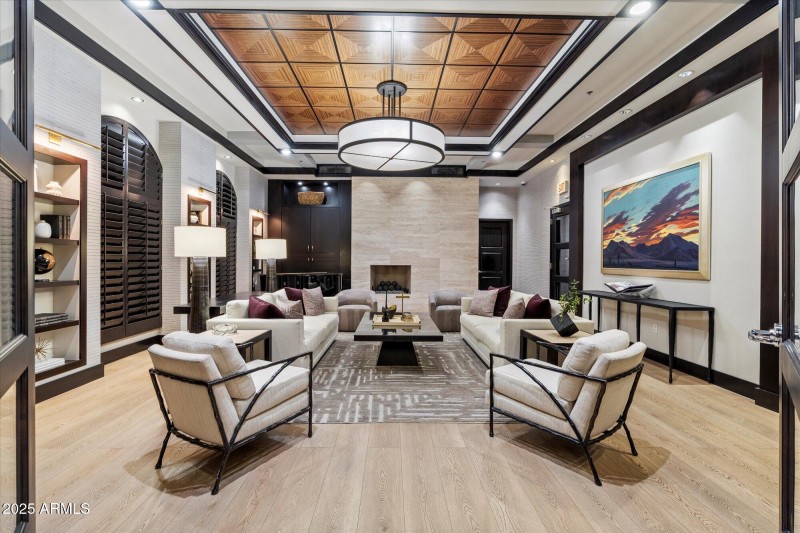 The Landmark Fireside Lounge