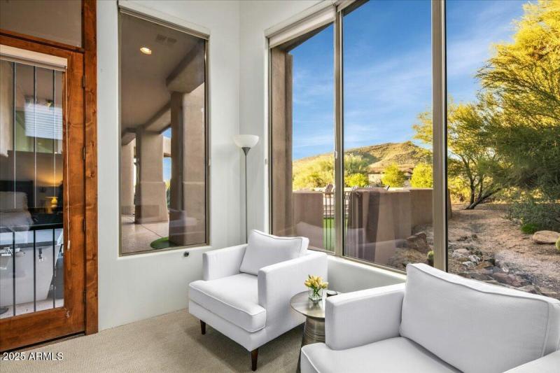 36-Primary Suite Sitting Area