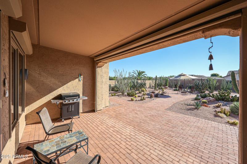 Clean Look/Pavers in all the walk paths