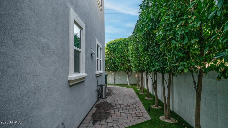 706 E Boca Raton Dr Exterior Photos-8