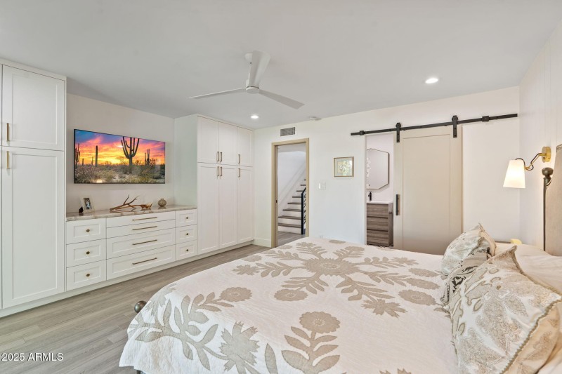 Barn Door to En-Suite Bathroom