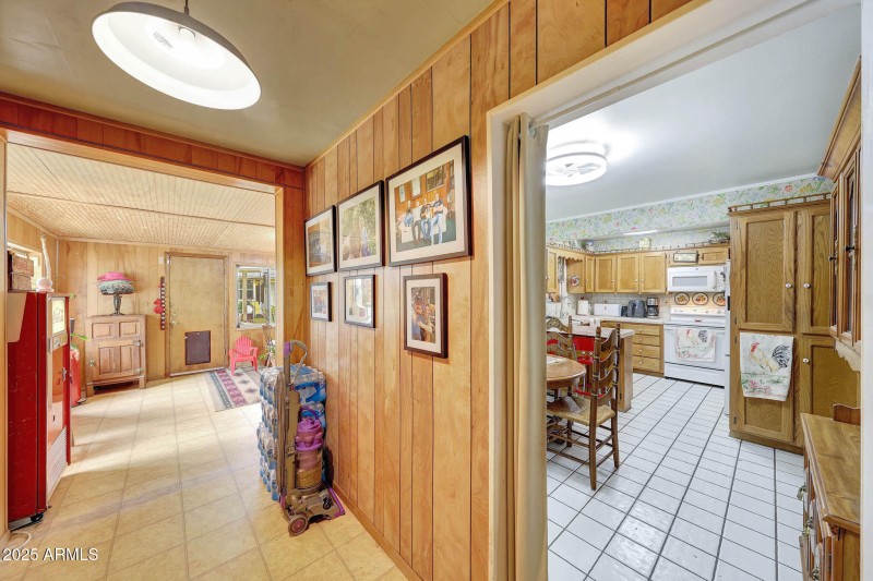 Hall @ garage entry 1