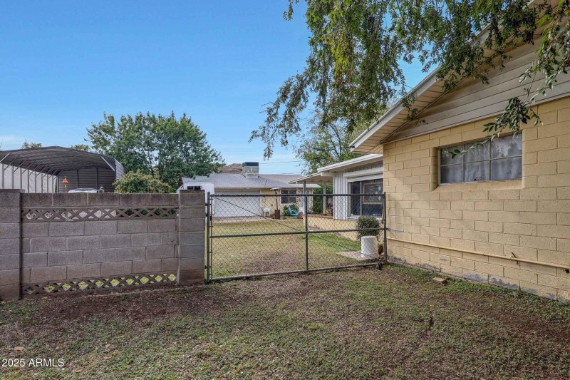 Side Gate to Garage / Workshop