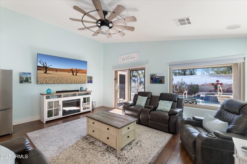 19-9867 W Harmony Ln