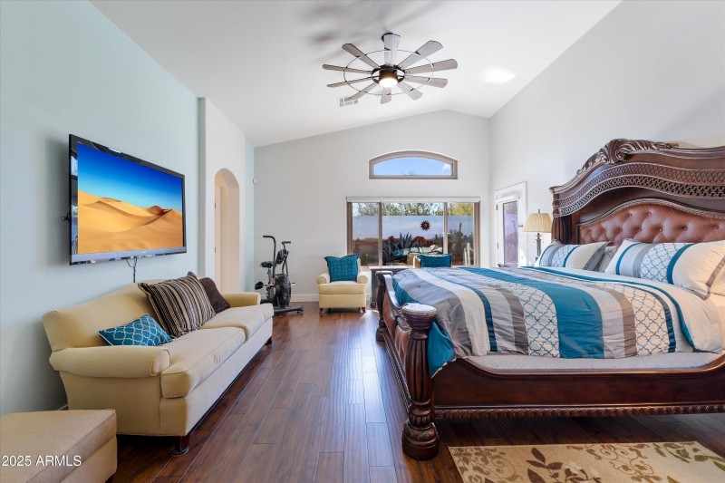 23-9867 W Harmony Ln