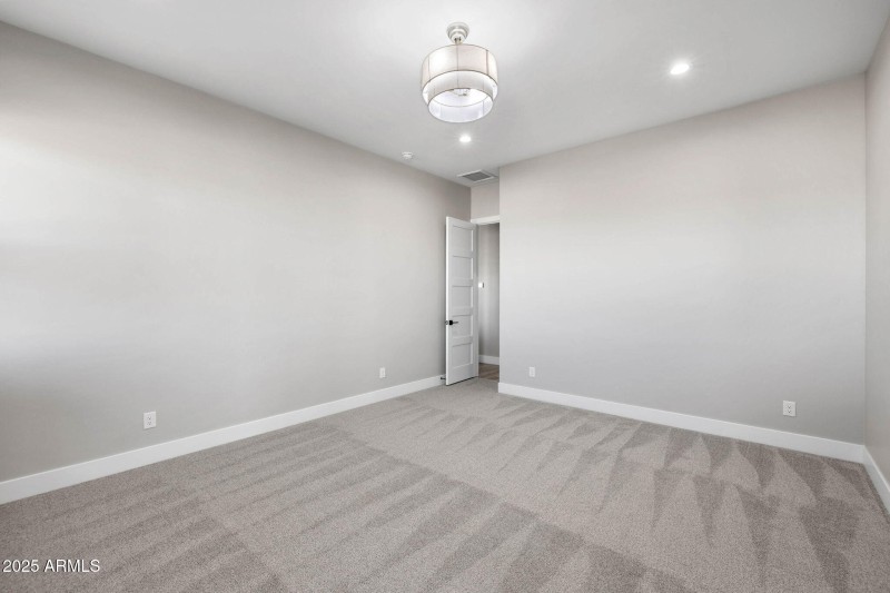 45-Primary Bedroom (3)