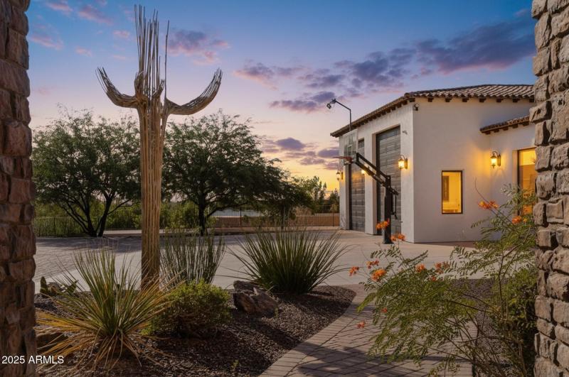 Garage Parking For up to 14 Cars