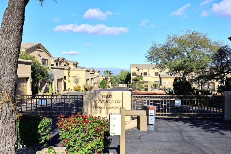Kingstree-Gated Entrance