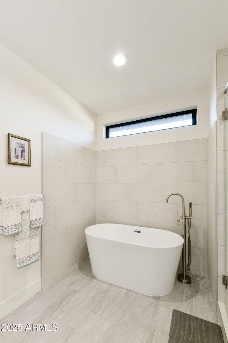 Primary suite tub