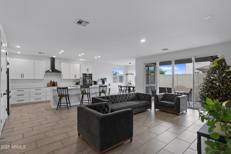 1170 E Meadowridge Dr-10