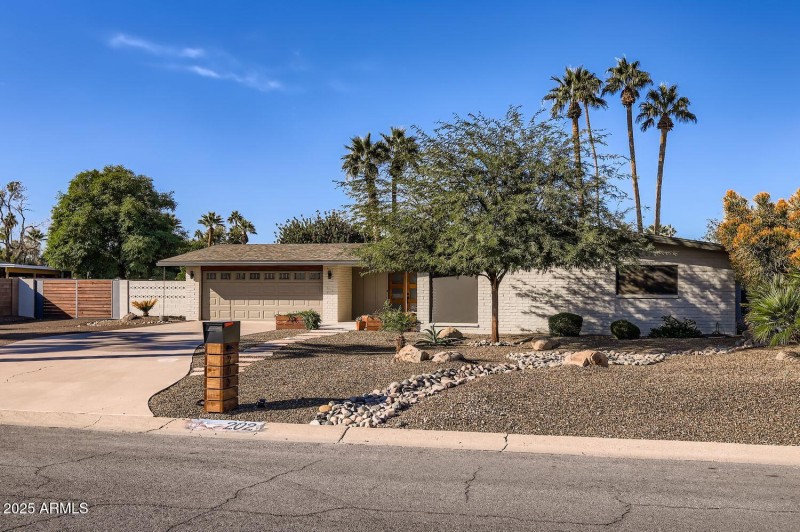 202 N Florence Ave - Web Quality - 003 -