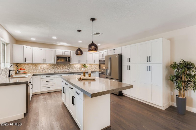 202 N Florence Ave - Web Quality - 014 -