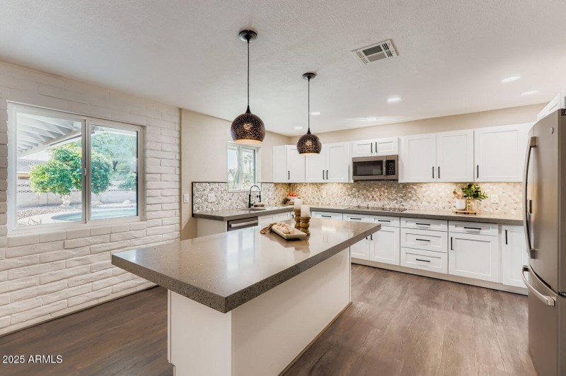 202 N Florence Ave - Web Quality - 015 -