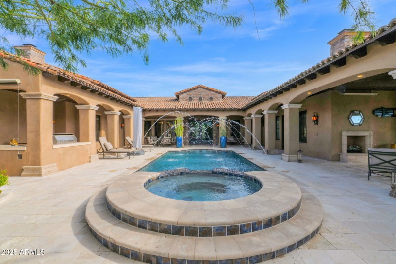 Villa Courtyard Pool & Spa