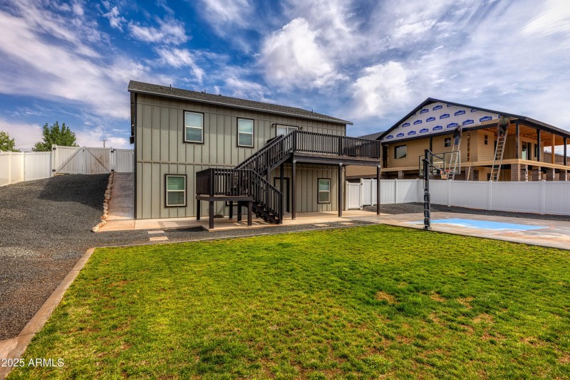 041_photo_41_799_cobble_lane_taylor_lind