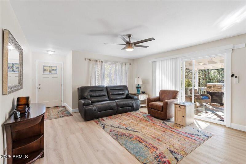 04-Foyer to Living Room