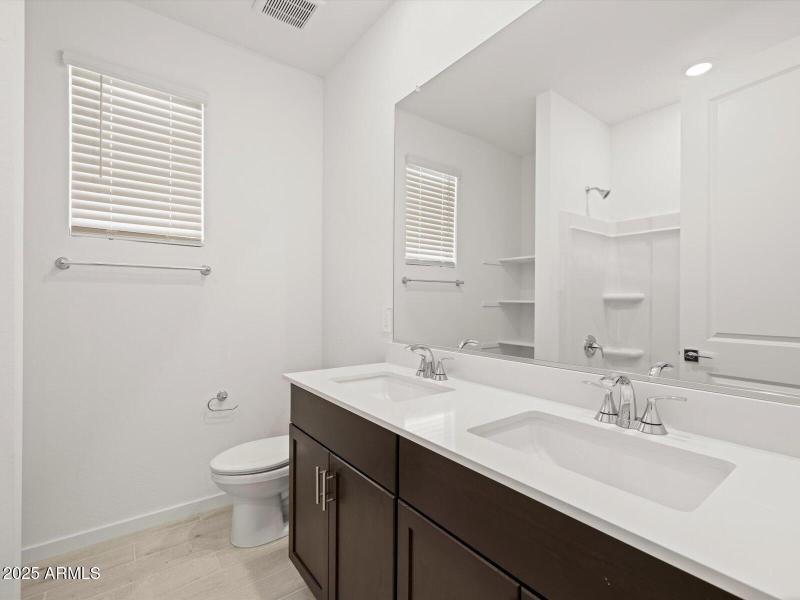 Bath 2 Double Sinks!