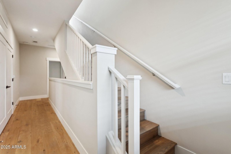 31-web-or-mls-1400-e-bethany-home-rd-22