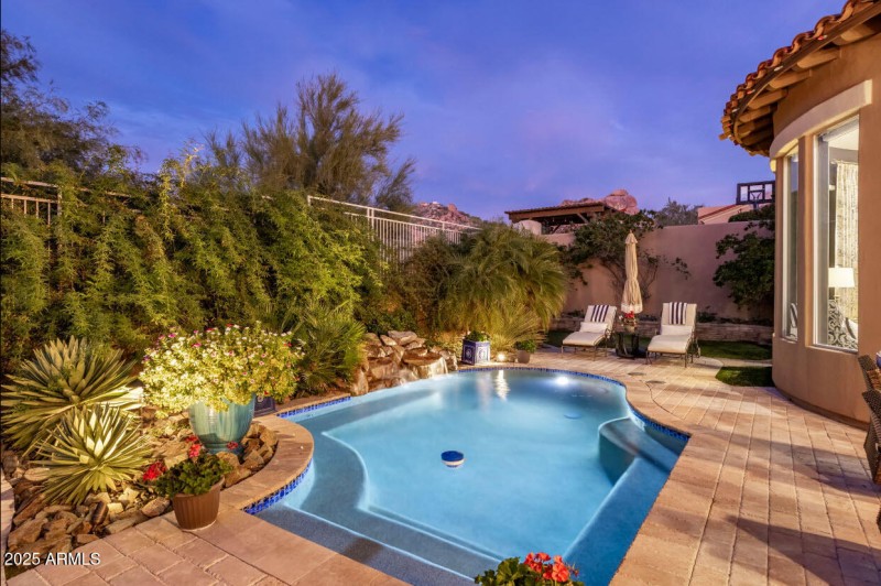 Heated Spool W/ Water Feature