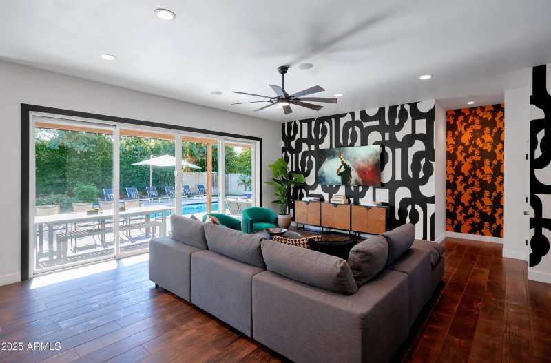 PropertyImageCo_3229ECampbellAve_WEB_10