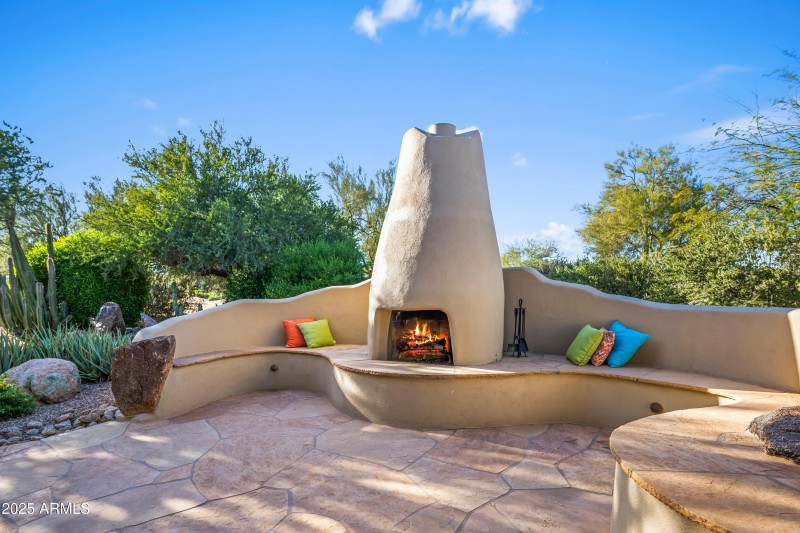 Great conversation area