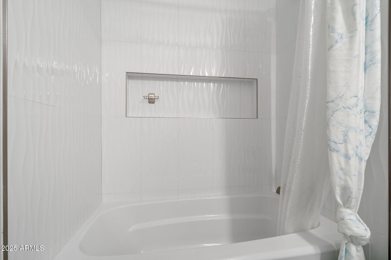 Guest Private shower/bath