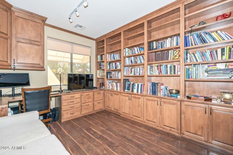 Den-Office Built-Ins