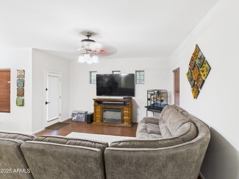 CAM04435G0-PR0019-STILL022