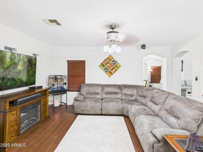 CAM04435G0-PR0019-STILL023