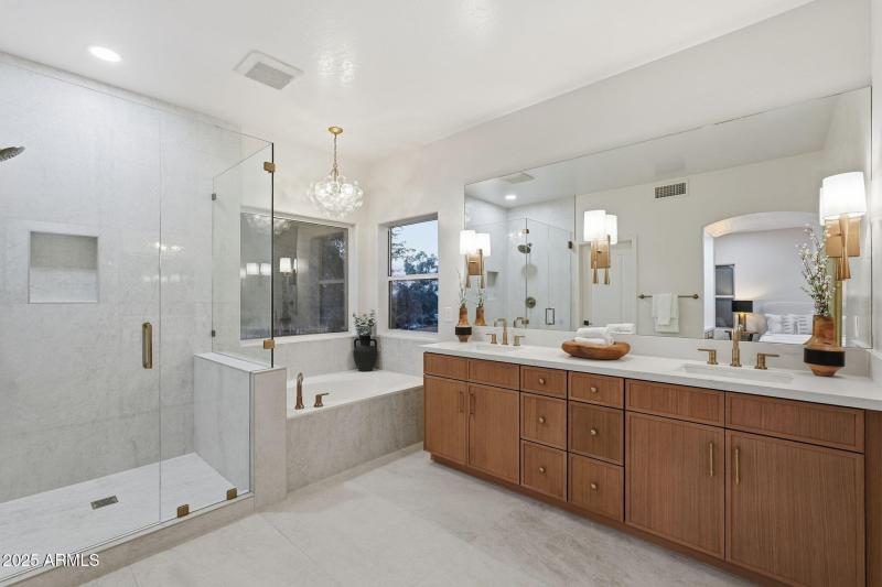 Serene primary ensuite