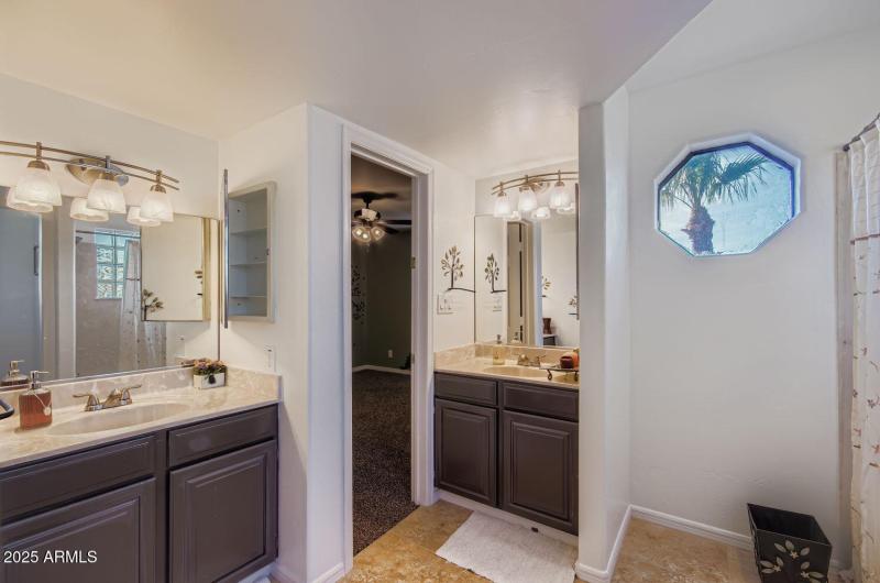 1543 E Mission Ln - Web Quality - 029 -