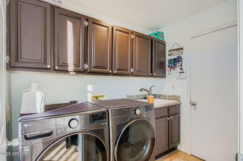 1543 E Mission Ln - Web Quality - 030 -