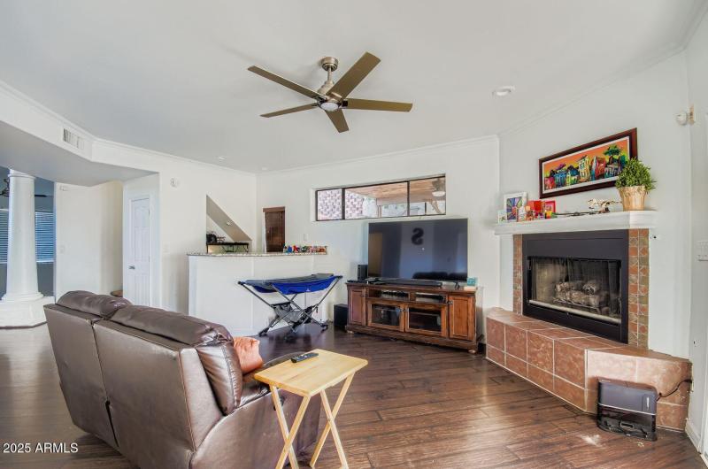 1543 E Mission Ln - Web Quality - 010 -