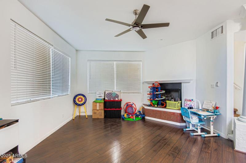 1543 E Mission Ln - Web Quality - 017 -