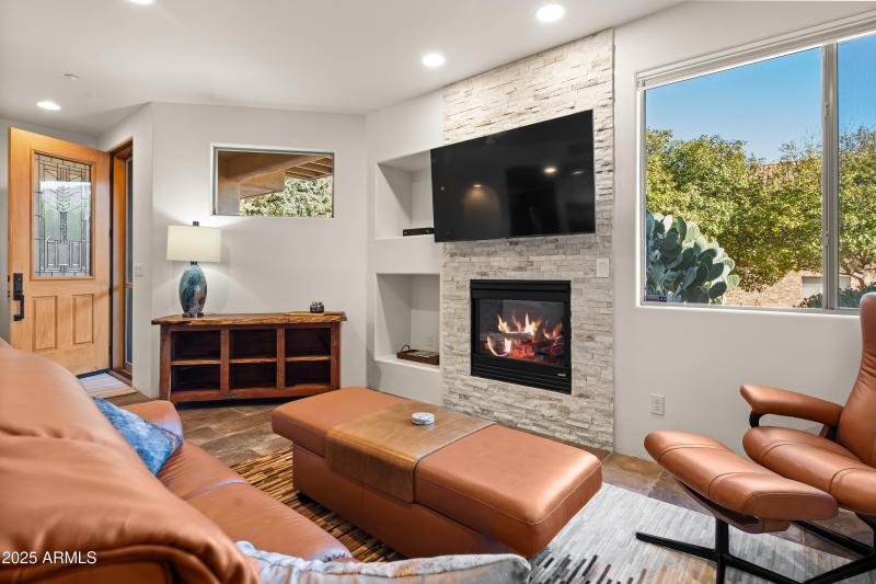 JL_520JordanRd-Unit2-interiors-CommonAre