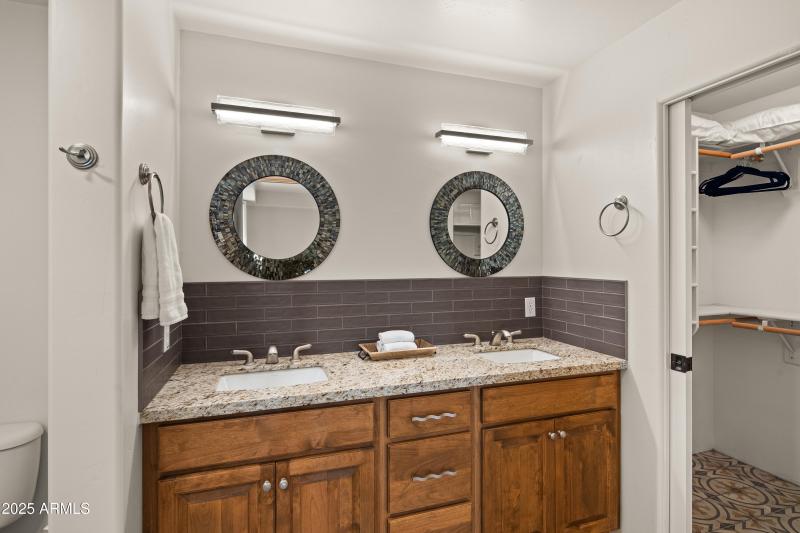 JL_520JordanRd-Unit2-interiors-Bedrooms-